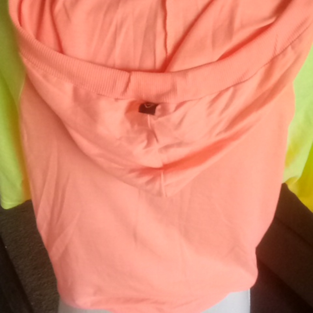 Clothes - Picture 4 of 4